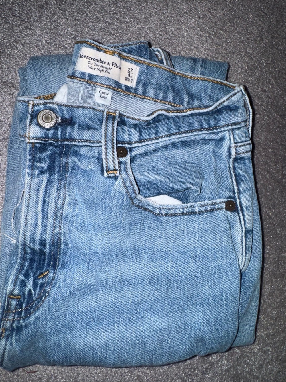 Abercrombie & Fitch women's Light Blue Relaxed Jeans